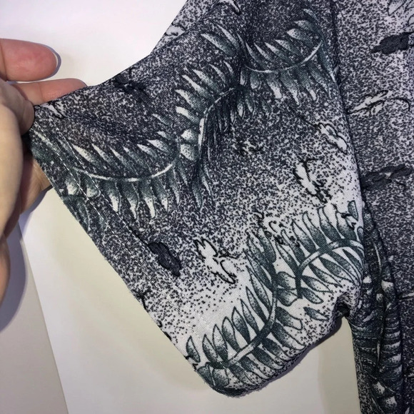 5/$25
Top L Grey Black Roses Silver Sparkle Short Sleeve T-shirt Style - Picture 8 of 11